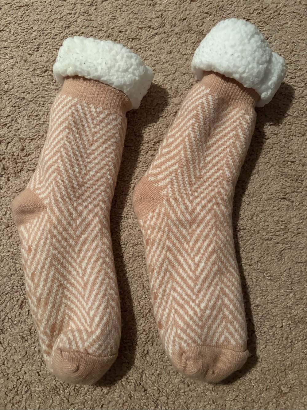 Cozy Chevron Sherpa-Lined Slipper Socks - Blush & White